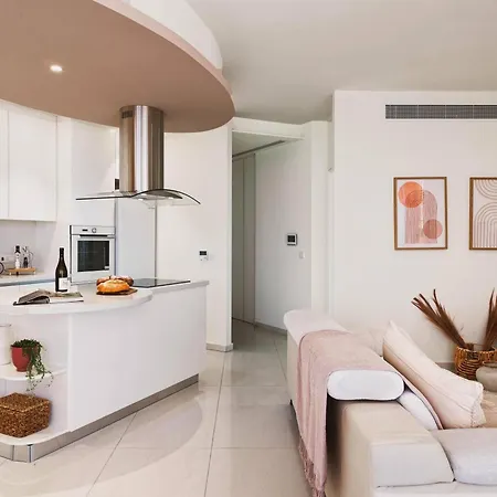 1003 At Althea * לרנקה