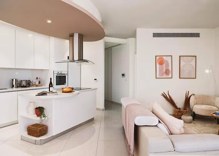 1003 At Althea * Ларнака